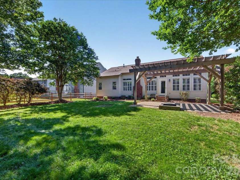2843 Redfield Drive, Charlotte, NC 28270.  MLS# CAR4374830, YatesRealty ID 17731. 