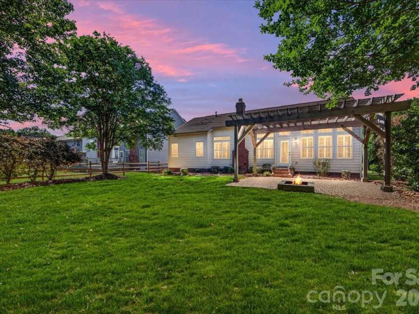 2843 Redfield Drive, Charlotte, NC 28270.  MLS# CAR4374830, YatesRealty ID 17731. 