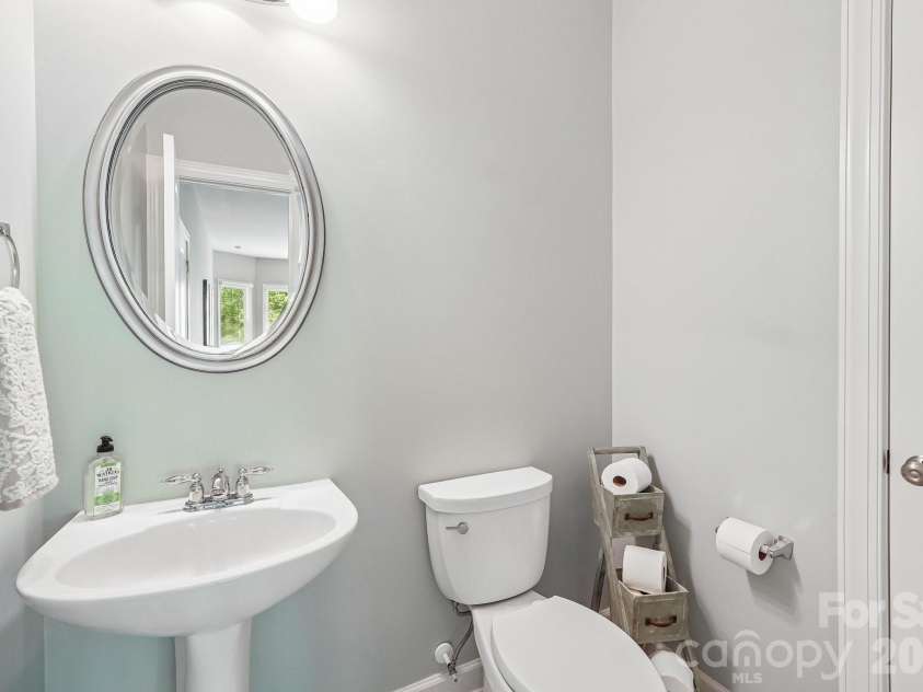 29023 Villa View Court, Fort Mill, SC 29707.  MLS# CAR4372357, YatesRealty ID 17732. 3rd floor bathroom