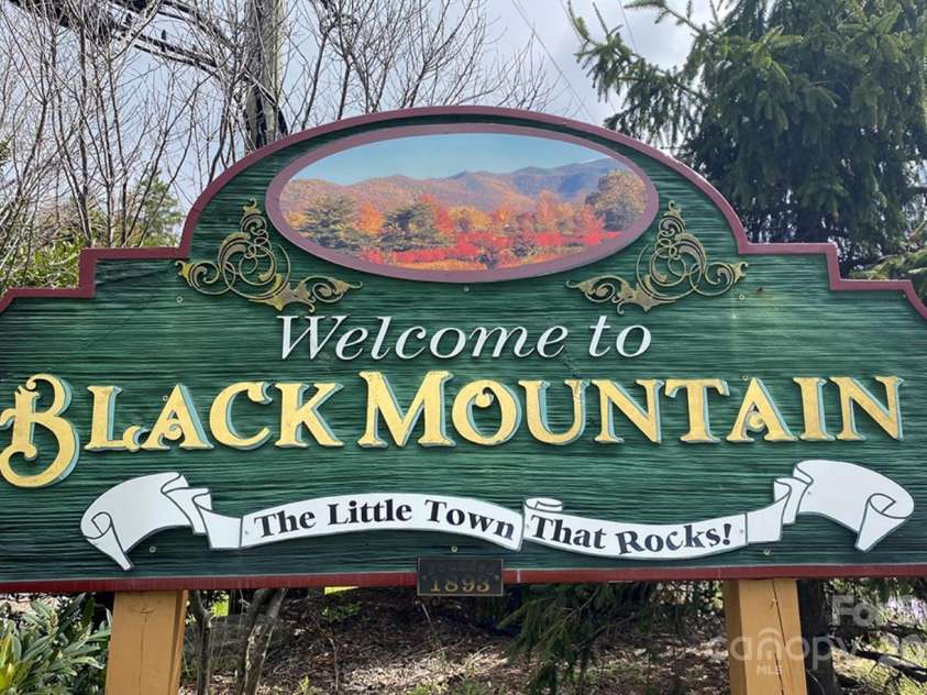 520 Tenth Street, Black Mountain, NC 28711.  MLS# CAR4247176, YatesRealty ID 17733. 