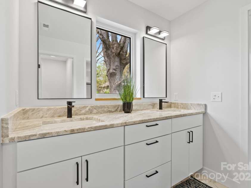 520 Tenth Street, Black Mountain, NC 28711.  MLS# CAR4247176, YatesRealty ID 17733. Ample Storage * Views of Side Yard