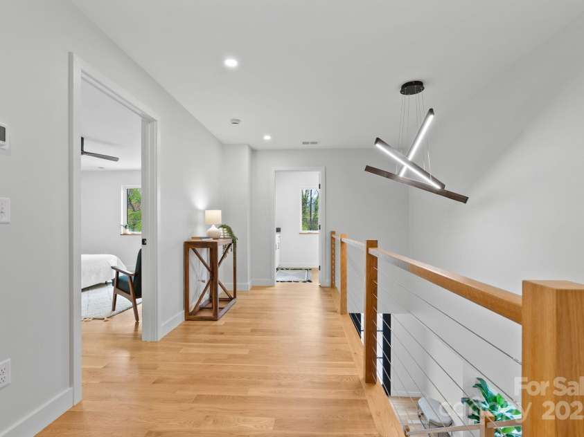 520 Tenth Street, Black Mountain, NC 28711.  MLS# CAR4247176, YatesRealty ID 17733. Beautiful Natural Light