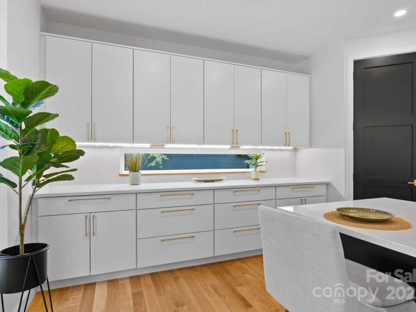 520 Tenth Street, Black Mountain, NC 28711.  MLS# CAR4247176, YatesRealty ID 17733. Custom Cabinetry * Custom Pantry Closet