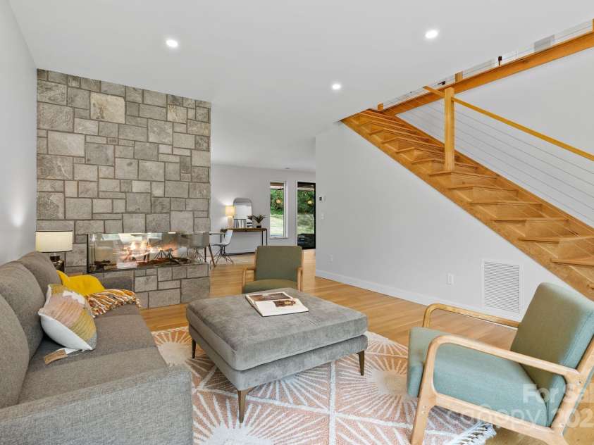 520 Tenth Street, Black Mountain, NC 28711.  MLS# CAR4247176, YatesRealty ID 17733. Modern Elegance Throughout