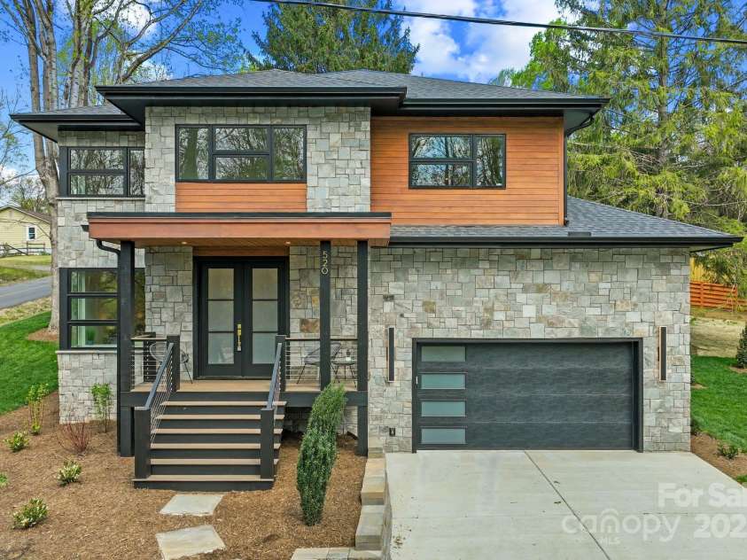 520 Tenth Street, Black Mountain, NC 28711.  MLS# CAR4247176, YatesRealty ID 17733. Modern Mountain Craftsman