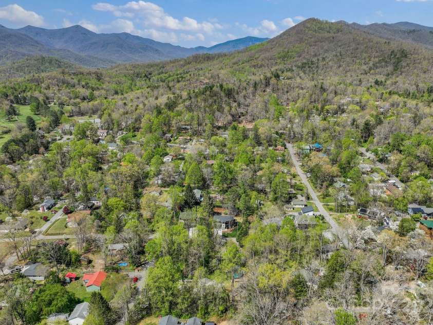 520 Tenth Street, Black Mountain, NC 28711.  MLS# CAR4247176, YatesRealty ID 17733. Nestled Under the Seven Sister Mountain Range