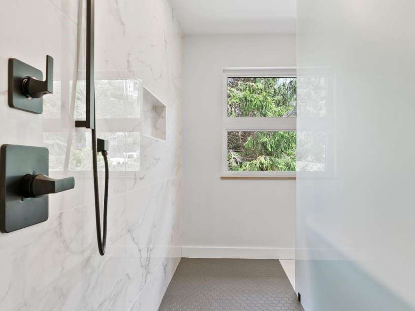 520 Tenth Street, Black Mountain, NC 28711.  MLS# CAR4247176, YatesRealty ID 17733. Primary has Double Entry Shower