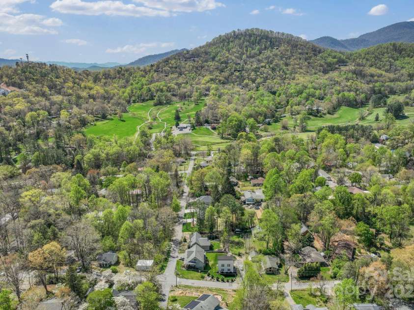 520 Tenth Street, Black Mountain, NC 28711.  MLS# CAR4247176, YatesRealty ID 17733. Two Block from the Black Mountain Golf Course