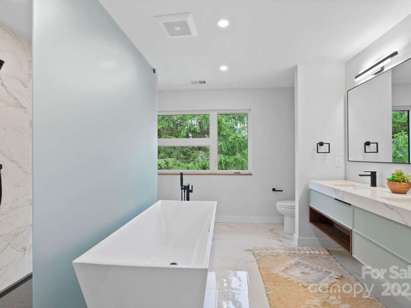 520 Tenth Street, Black Mountain, NC 28711.  MLS# CAR4247176, YatesRealty ID 17733. Unwind in the Luxurious Soaking Tub