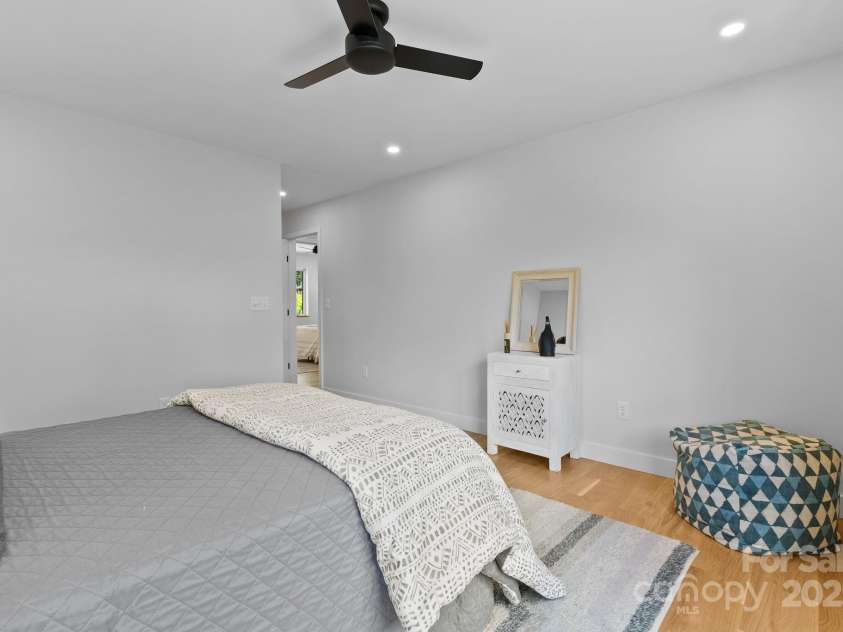 520 Tenth Street, Black Mountain, NC 28711.  MLS# CAR4247176, YatesRealty ID 17733. View to Hallway