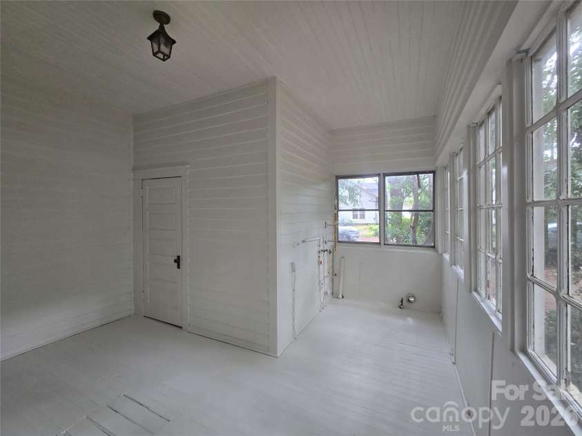 804 Emmanuel Church Road, Conover, NC 28613.  MLS# CAR4376376, YatesRealty ID 17733. BACK ENTRY LAUNDRY/MUD ROOM