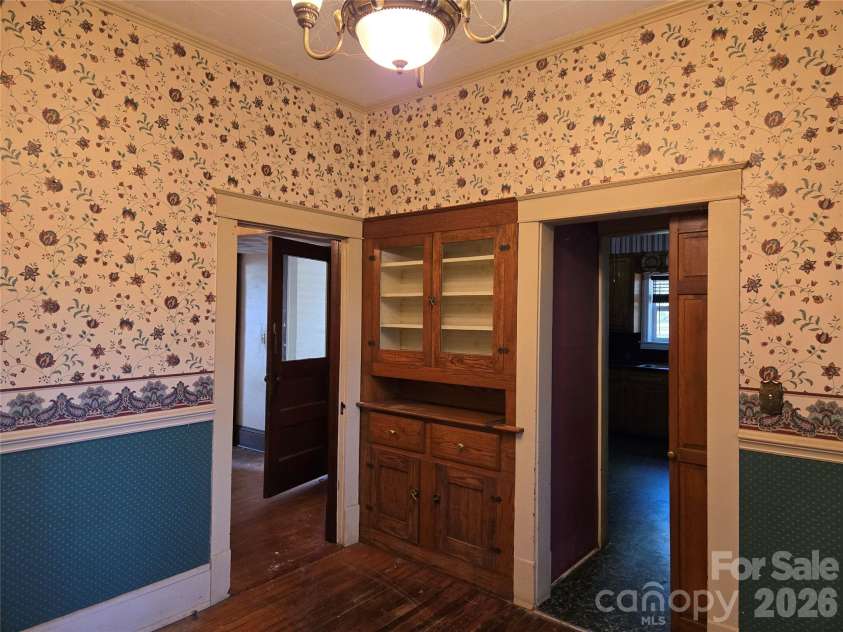 804 Emmanuel Church Road, Conover, NC 28613.  MLS# CAR4376376, YatesRealty ID 17733. DINING ROOM