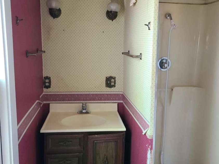 804 Emmanuel Church Road, Conover, NC 28613.  MLS# CAR4376376, YatesRealty ID 17733. MAIN LEVEL HALL BATH W/BEDROOM ACCESS