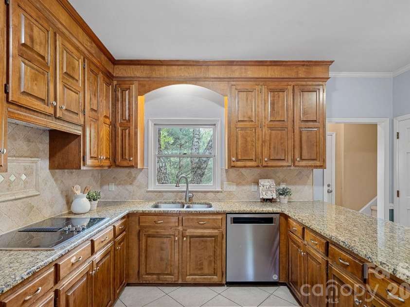 2512 Monteiane Drive, Charlotte, NC 28270.  MLS# CAR4374822, YatesRealty ID 17734. 