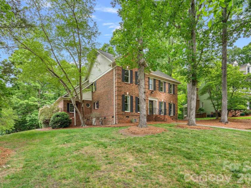 2512 Monteiane Drive, Charlotte, NC 28270.  MLS# CAR4374822, YatesRealty ID 17734. 