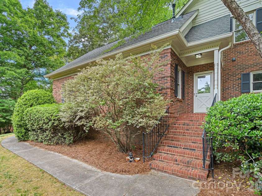 2512 Monteiane Drive, Charlotte, NC 28270.  MLS# CAR4374822, YatesRealty ID 17734. 