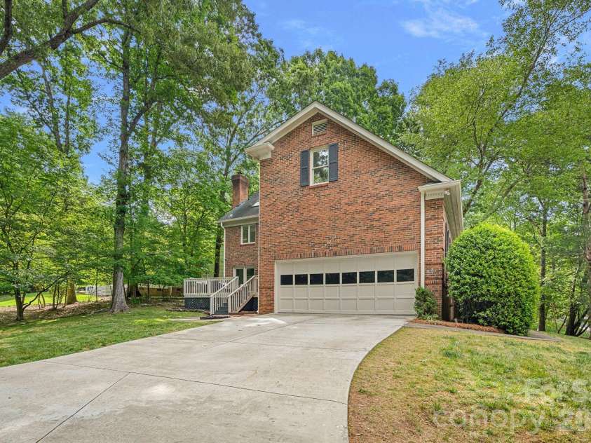 2512 Monteiane Drive, Charlotte, NC 28270.  MLS# CAR4374822, YatesRealty ID 17734. 