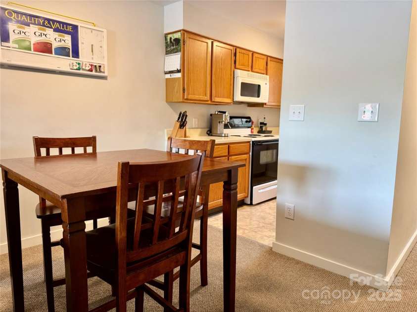 116 Grand Boulevard, Boone, NC 28607.  MLS# CAR4266797, YatesRealty ID 17735. Dining area