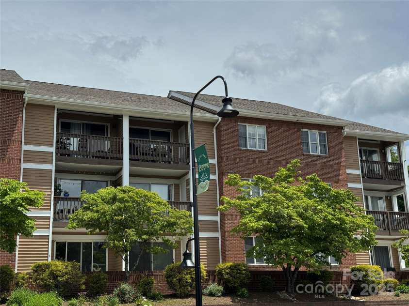 116 Grand Boulevard, Boone, NC 28607.  MLS# CAR4266797, YatesRealty ID 17735. Welcome Home!