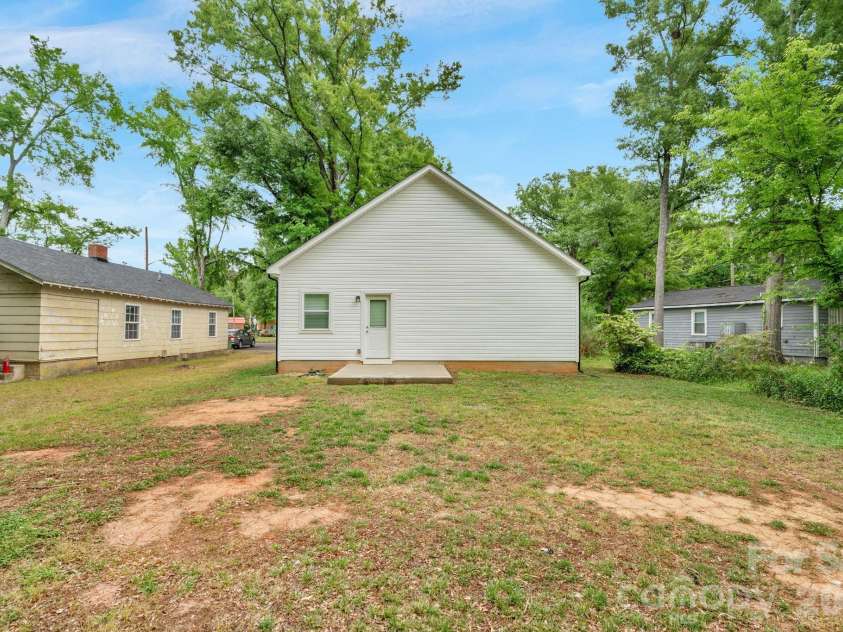 211 Baker Street, Rock Hill, SC 29730.  MLS# CAR4374605, YatesRealty ID 17735. 