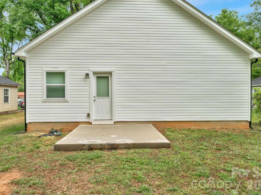 211 Baker Street, Rock Hill, SC 29730.  MLS# CAR4374605, YatesRealty ID 17735. 