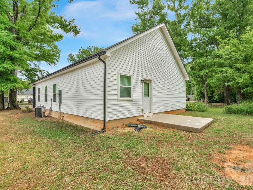 211 Baker Street, Rock Hill, SC 29730.  MLS# CAR4374605, YatesRealty ID 17735. 