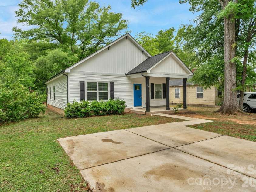 211 Baker Street, Rock Hill, SC 29730.  MLS# CAR4374605, YatesRealty ID 17735. 