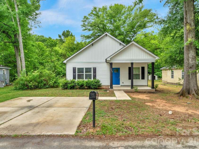 211 Baker Street, Rock Hill, SC 29730.  MLS# CAR4374605, YatesRealty ID 17735. 