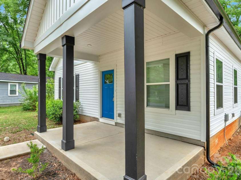 211 Baker Street, Rock Hill, SC 29730.  MLS# CAR4374605, YatesRealty ID 17735. 