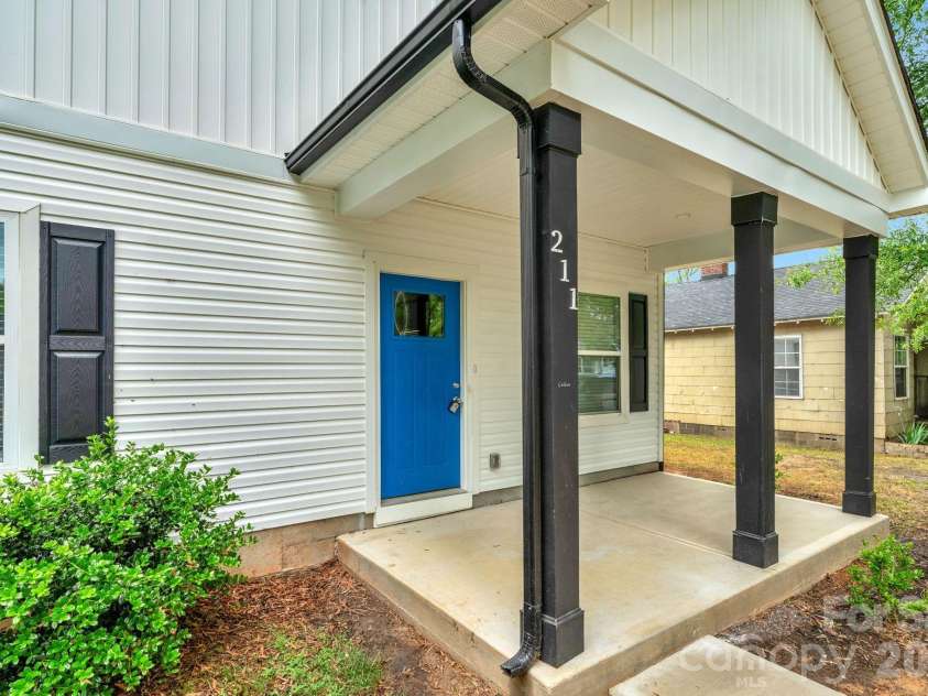 211 Baker Street, Rock Hill, SC 29730.  MLS# CAR4374605, YatesRealty ID 17735. 