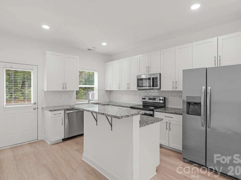 211 Baker Street, Rock Hill, SC 29730.  MLS# CAR4374605, YatesRealty ID 17735. Stainless Appliances