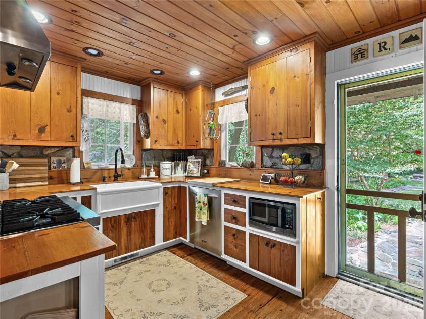 85 Chestnut Hill Road, Gerton, NC 28735.  MLS# CAR4373368, YatesRealty ID 17736. 