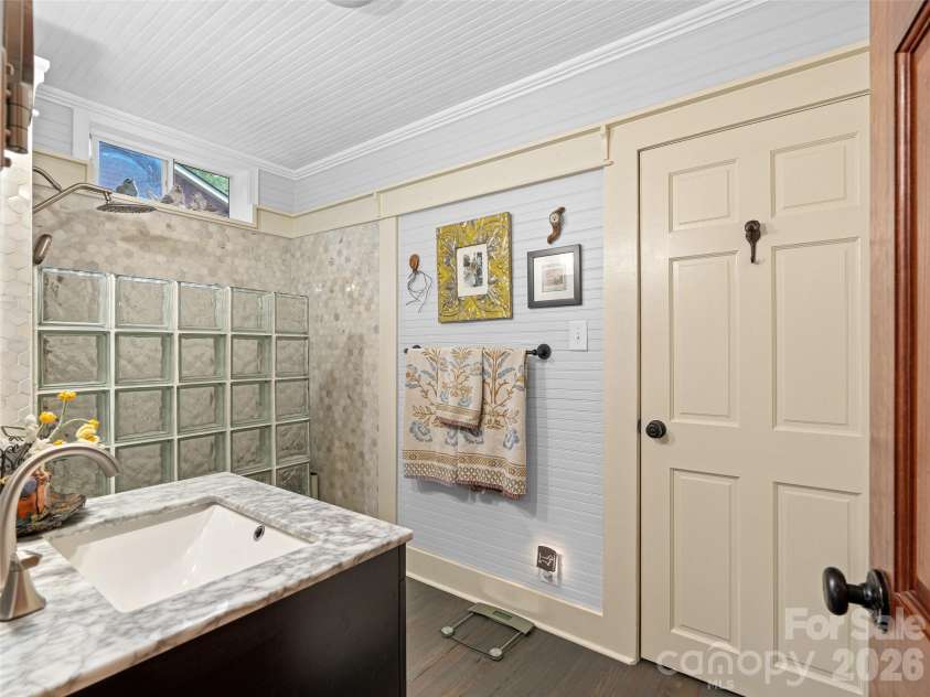 85 Chestnut Hill Road, Gerton, NC 28735.  MLS# CAR4373368, YatesRealty ID 17736. Jack and jill bath