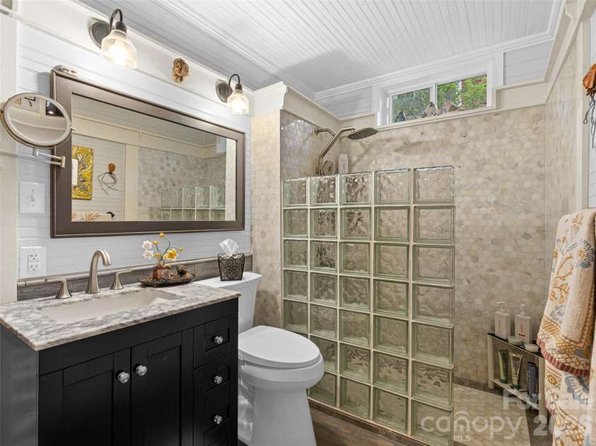 85 Chestnut Hill Road, Gerton, NC 28735.  MLS# CAR4373368, YatesRealty ID 17736. Jack and jill bath