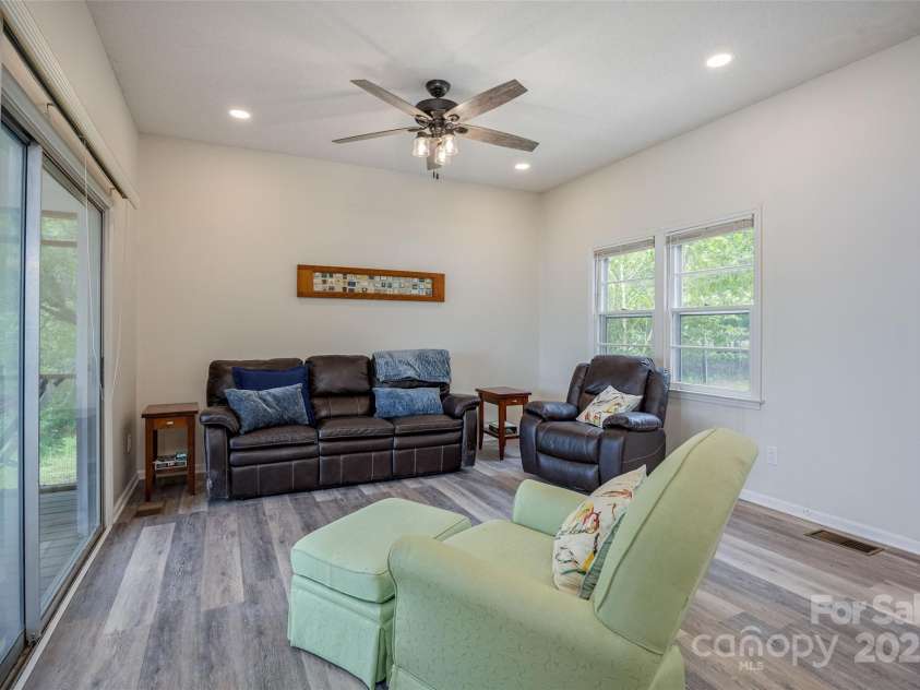 1805 Lakeshore Road, Camden, SC 29020.  MLS# CAR4263089, YatesRealty ID 17738. 