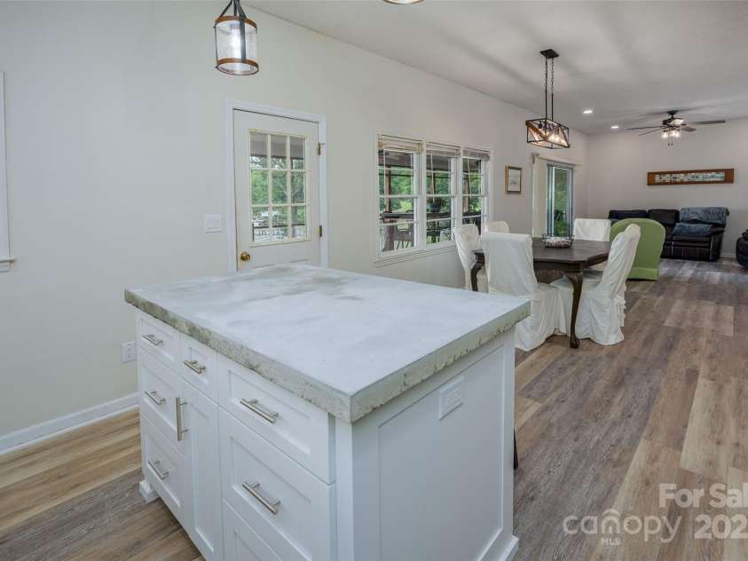 1805 Lakeshore Road, Camden, SC 29020.  MLS# CAR4263089, YatesRealty ID 17738. 