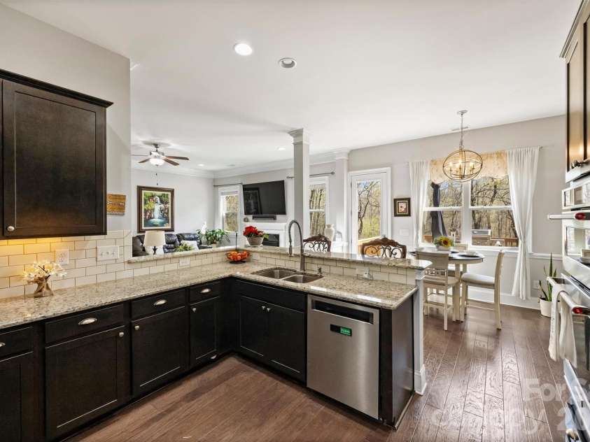 461 Swift Creek Cove, Lake Wylie, SC 29710.  MLS# CAR4357380, YatesRealty ID 17738. 