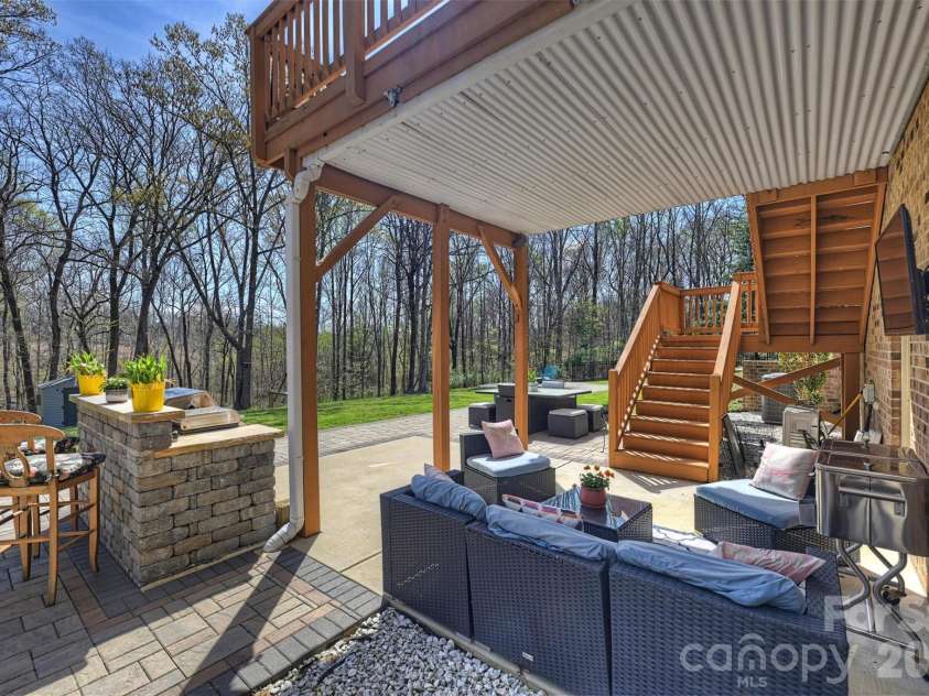 461 Swift Creek Cove, Lake Wylie, SC 29710.  MLS# CAR4357380, YatesRealty ID 17738. 