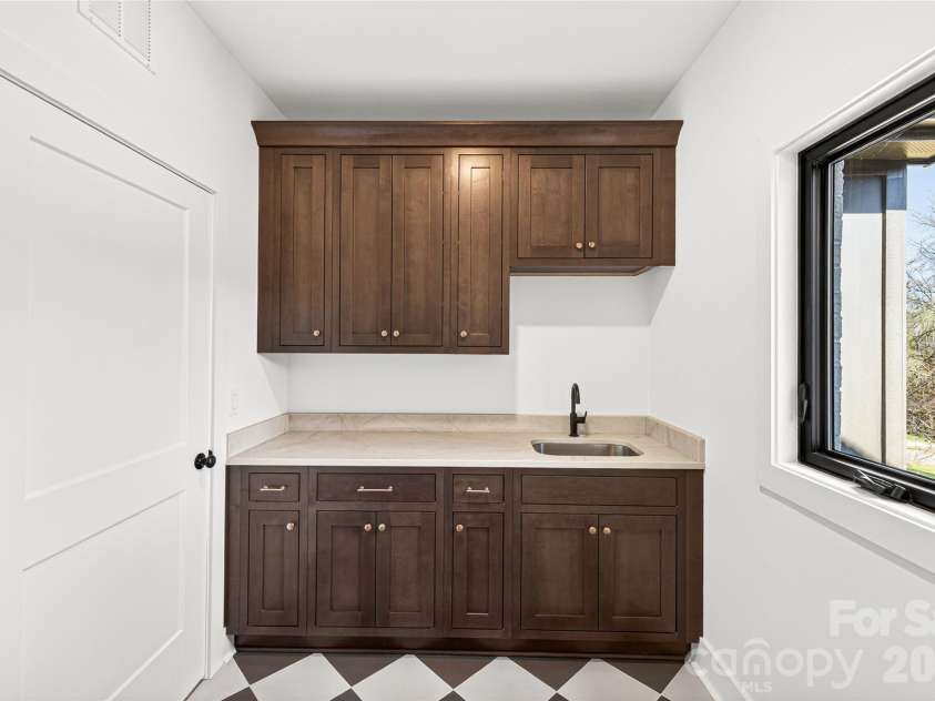53 Bowen Drive, Belmont, NC 28012.  MLS# CAR4352516, YatesRealty ID 17739. Laundry room