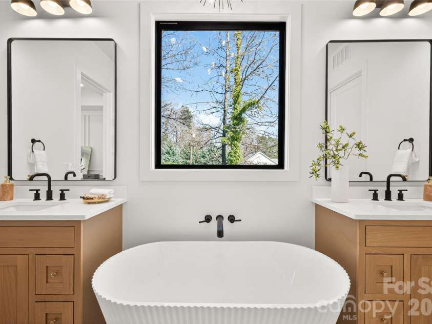 53 Bowen Drive, Belmont, NC 28012.  MLS# CAR4352516, YatesRealty ID 17739. Master bathroom