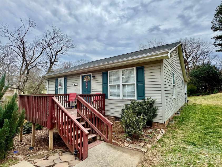 1019 7th Avenue, Gastonia, NC 28052.  MLS# CAR4346419, YatesRealty ID 1774. 