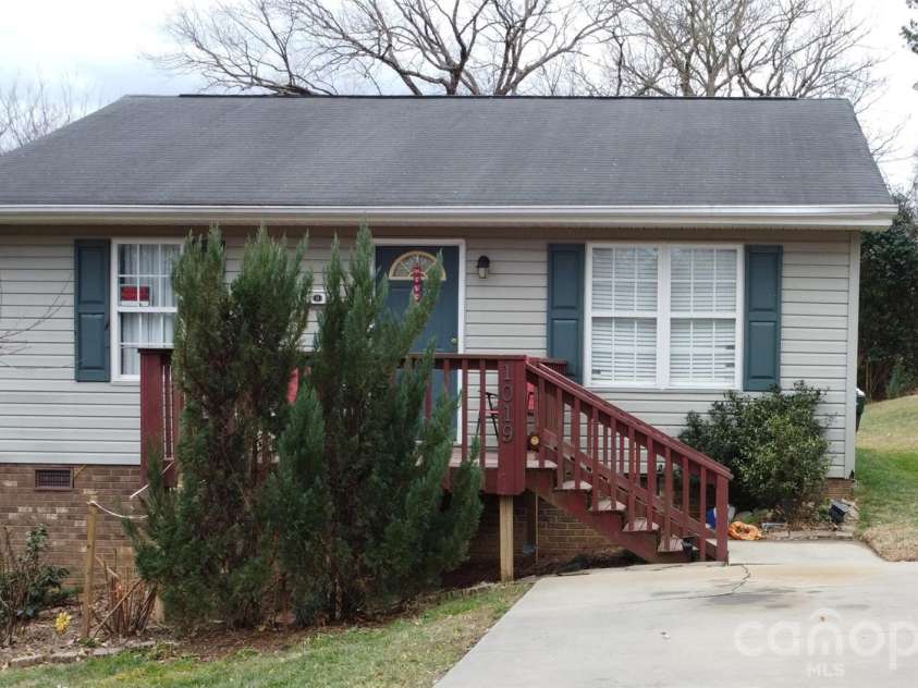 1019 7th Avenue, Gastonia, NC 28052.  MLS# CAR4346419, YatesRealty ID 1774. 