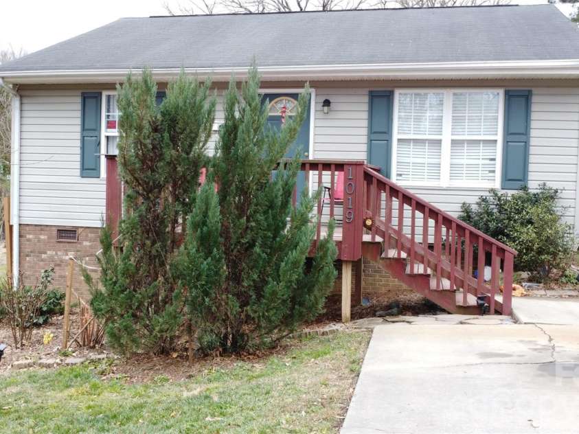 1019 7th Avenue, Gastonia, NC 28052.  MLS# CAR4346419, YatesRealty ID 1774. 