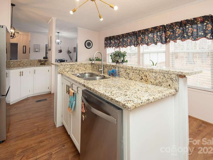 115 Tradewinds Court, Mooresville, NC 28115.  MLS# CAR4215397, YatesRealty ID 1774. Beautiful wall of window allows for plenty of natural light in the kitchen.