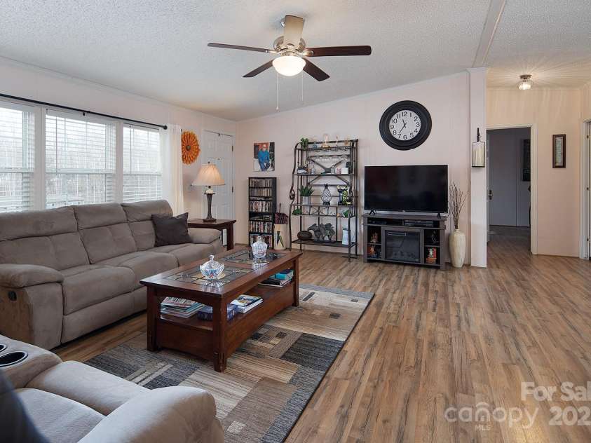 115 Tradewinds Court, Mooresville, NC 28115.  MLS# CAR4215397, YatesRealty ID 1774. Family room is spacious in size.