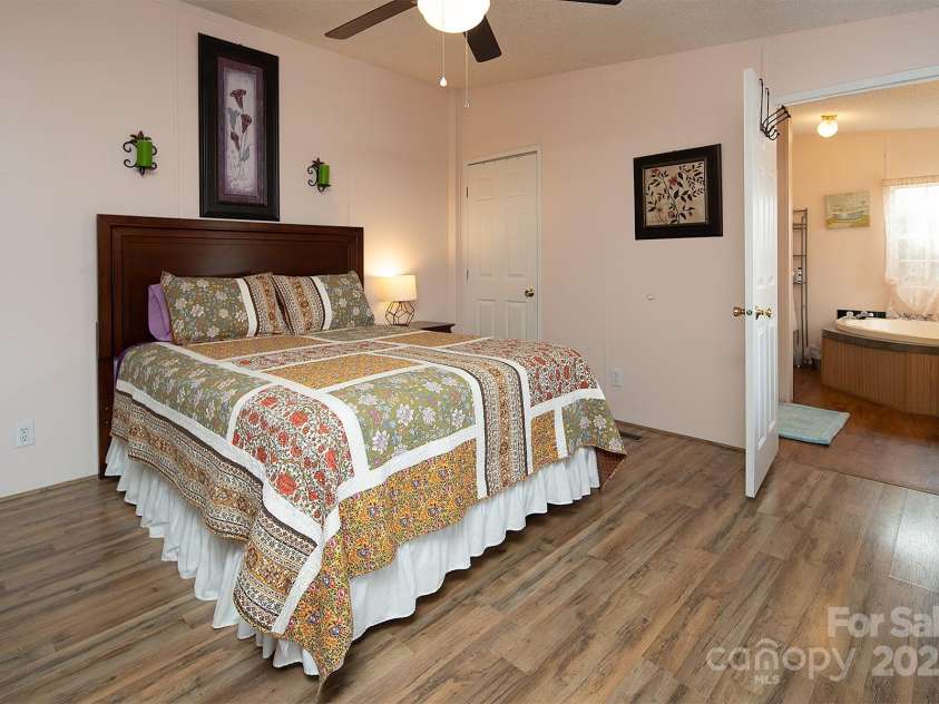 115 Tradewinds Court, Mooresville, NC 28115.  MLS# CAR4215397, YatesRealty ID 1774. Primary bedroom includes en suite bath and walk-in closet