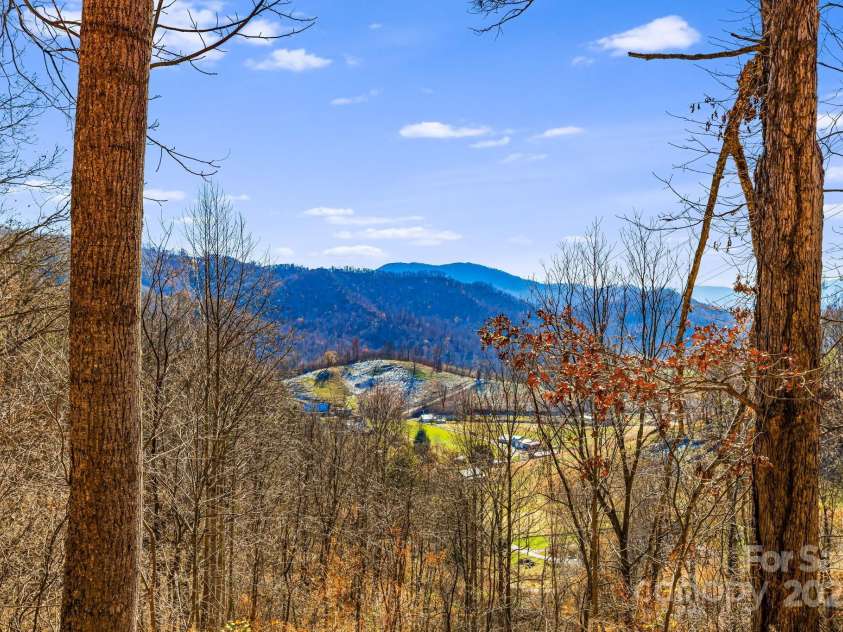 550 Cale Way, Clyde, NC 28721.  MLS# CAR4318914, YatesRealty ID 17740. 