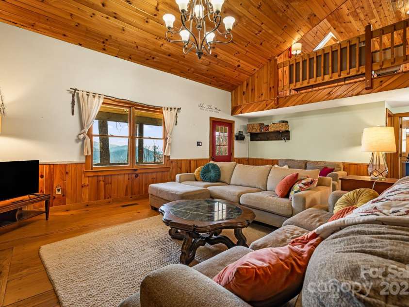 550 Cale Way, Clyde, NC 28721.  MLS# CAR4318914, YatesRealty ID 17740. 