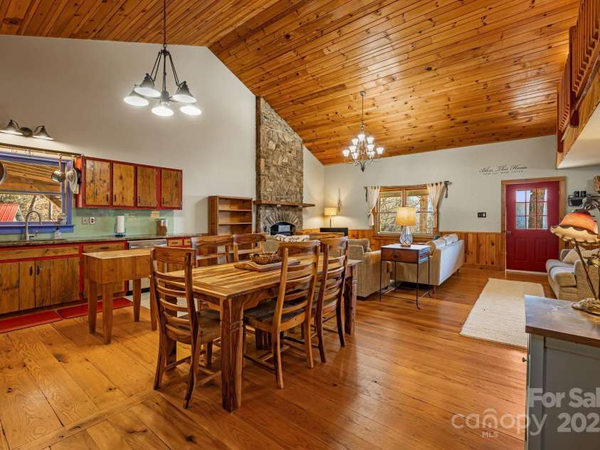 550 Cale Way, Clyde, NC 28721.  MLS# CAR4318914, YatesRealty ID 17740. 