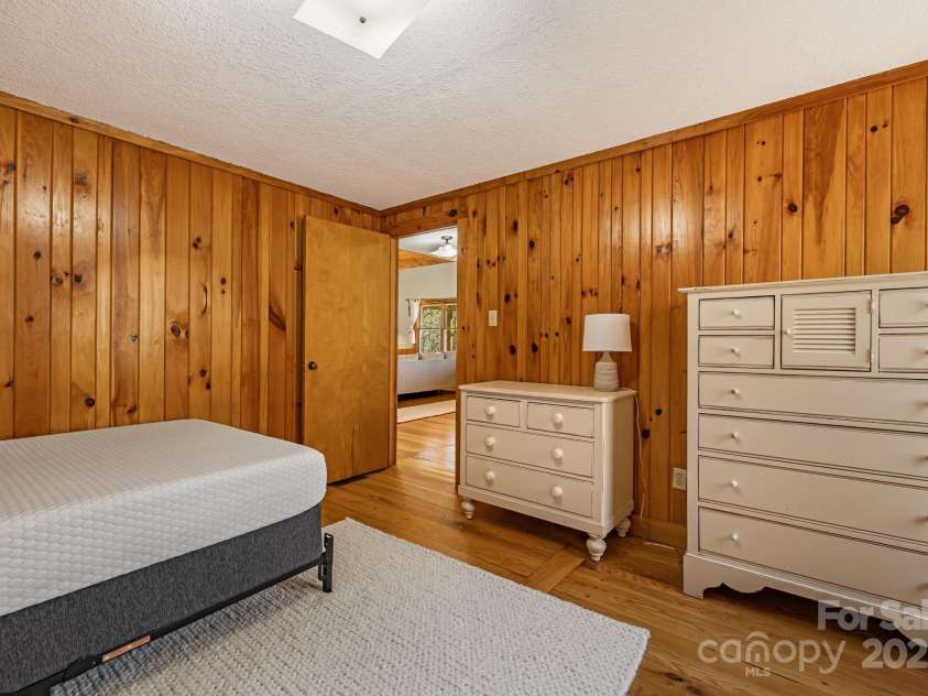 550 Cale Way, Clyde, NC 28721.  MLS# CAR4318914, YatesRealty ID 17740. 